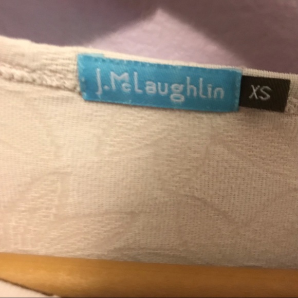 Textured Daisy Tee 🌼 - Picture 4 of 4